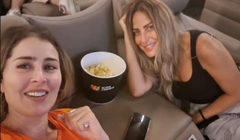 شاهد.. أحدث ظهور لعائشة بن أحمد رفقة ريم مصطفى من السينما