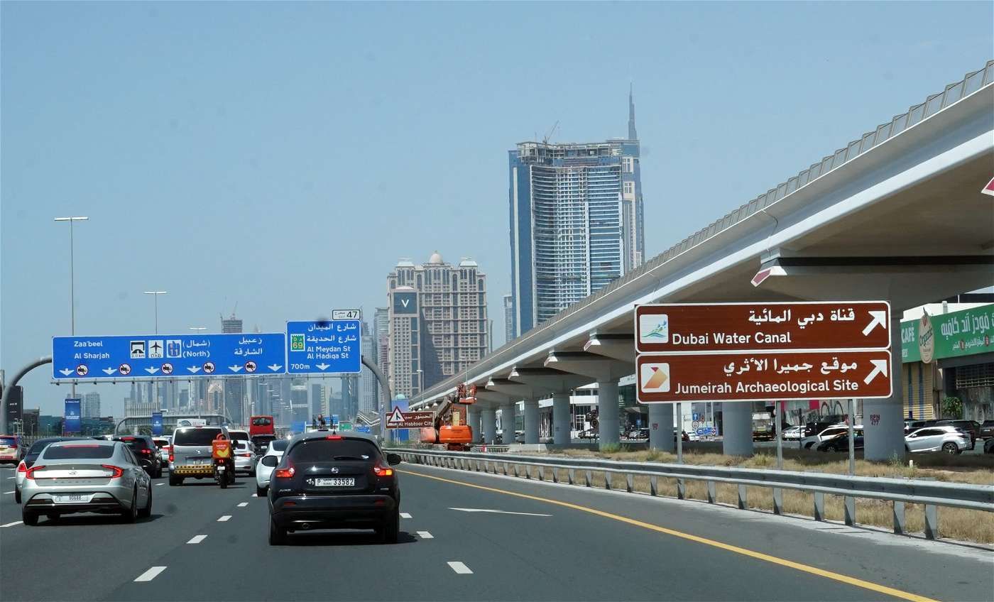 “طرق دبي” تؤتمت تصاريح اللوحات الإرشادية التكميلية عبر موقعها الإلكتروني