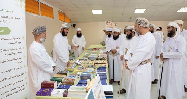 جلسة حوارية حول الهوية العمانية والممارسات المجتمعية بجامعة نزوى