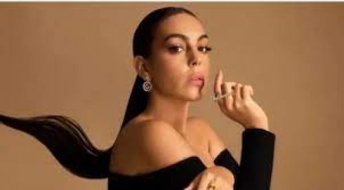 جورجينا رودريجيز تحتفل باليوم الوطني للسعودية وتثير عاصفة كبيرة من الانتقادات اللاذعة: إطلالات متناقضة تثير ضجة كبيرة على منصات التواصل الاجتماعي