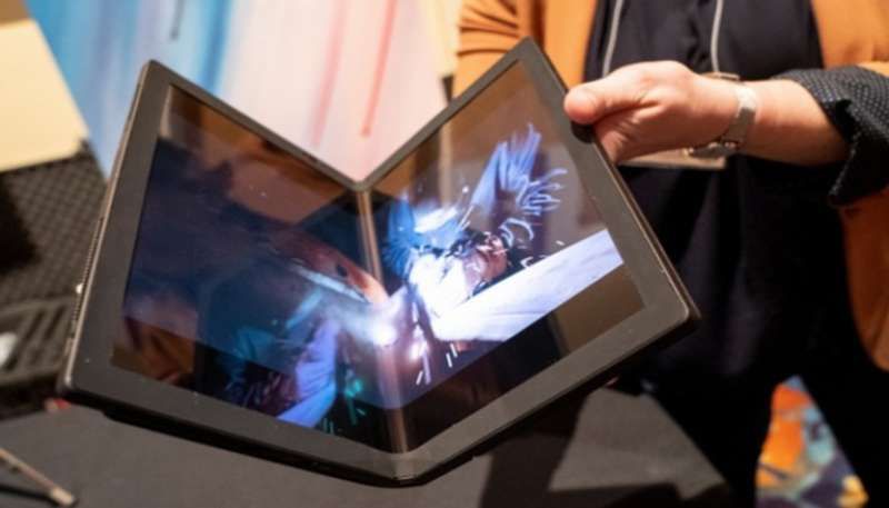 إل جي تطرح أول لابتوب قابل للطي من إنتاج كوريا الجنوبية