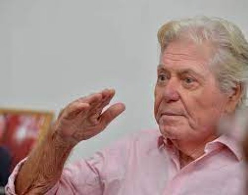 صراع الإبداع والمبادئ: حسين فهمي رفض تولي إخراج فيلم لفاتن حمامة، فهل كان يسعى للمال فقط أم يبحث عن شيء أكثر قيمة؟!