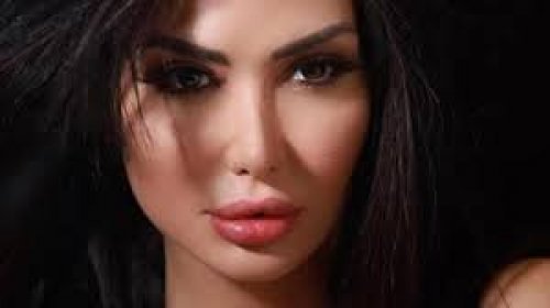 النجمة السورية دانه جبر تطل على الجمهور لأول مرة بعد فضيحتها وتسريب فيديوهاتها الخادشه... ما ظهرت تفعله صدم الجميع وجعلهم يشتمونها!