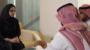 اتفرج خليجي يستبدل زوجته بسيارة فارهة..قصة يشيب لها الرأس!!