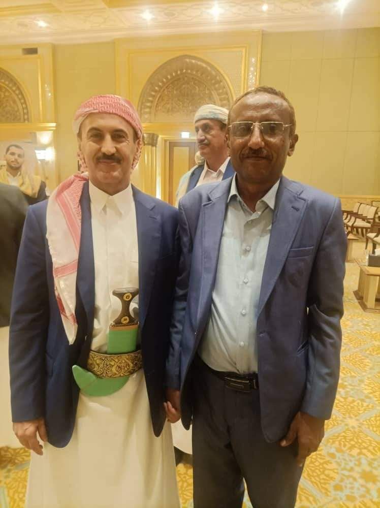 صور تثير مواقع التواصل الاجتماعي لنجل الرئيس الراحل صالح "أحمد علي" يظهر بجانب مسؤولين يشاركون فرحة صالح بعرس نجله عفاش