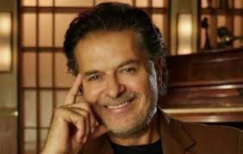 " وين الرجالة".. ابن راغب علامة يثير الجدل بإطلالة أنثوية شفافة والجمهور قرفان منه ومن أبوه!