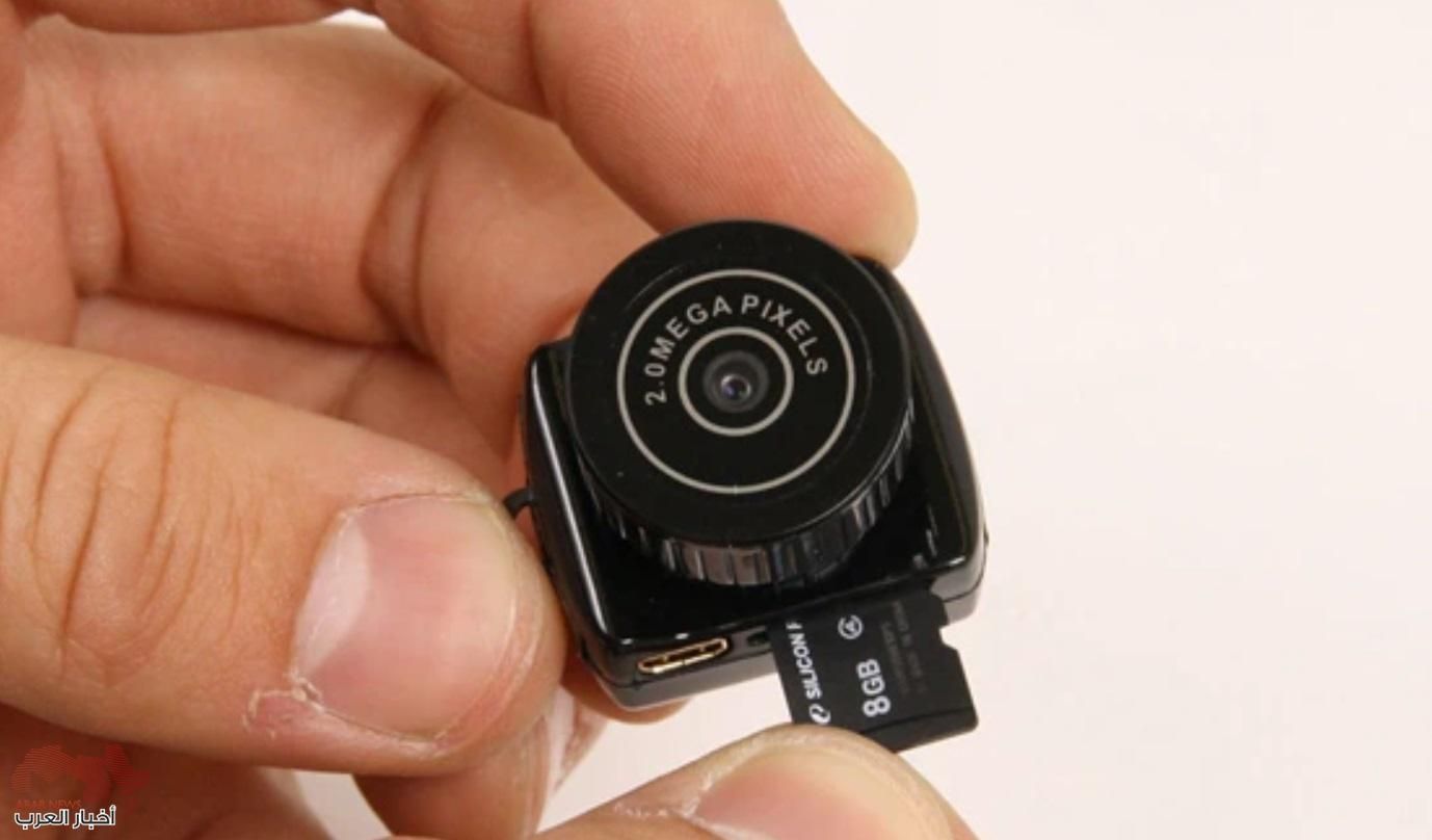 سعودية تشك في ابنتها بعد سماع اصوات من غرفتا ليلا فوضعت كاميرا مراقبه وعندما شاهدتها كانت المفاجأة