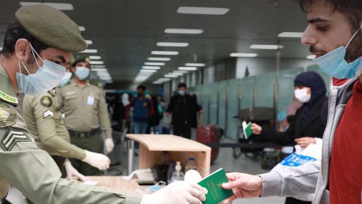 احذر قبل الترحيل.. الجوازات السعودية تحذر كل من يحمل تأشيرة زيارة عائلية من الوقوع بهذا الخطأ