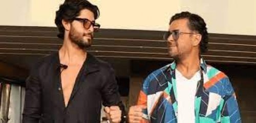 بقميص شفاف خادش وخلخال.. خالد ابن راغب علامة يثير الجدل في مواقع التواصل بـ إطلالة أنثوية مخزية.اتفرج الصور!!