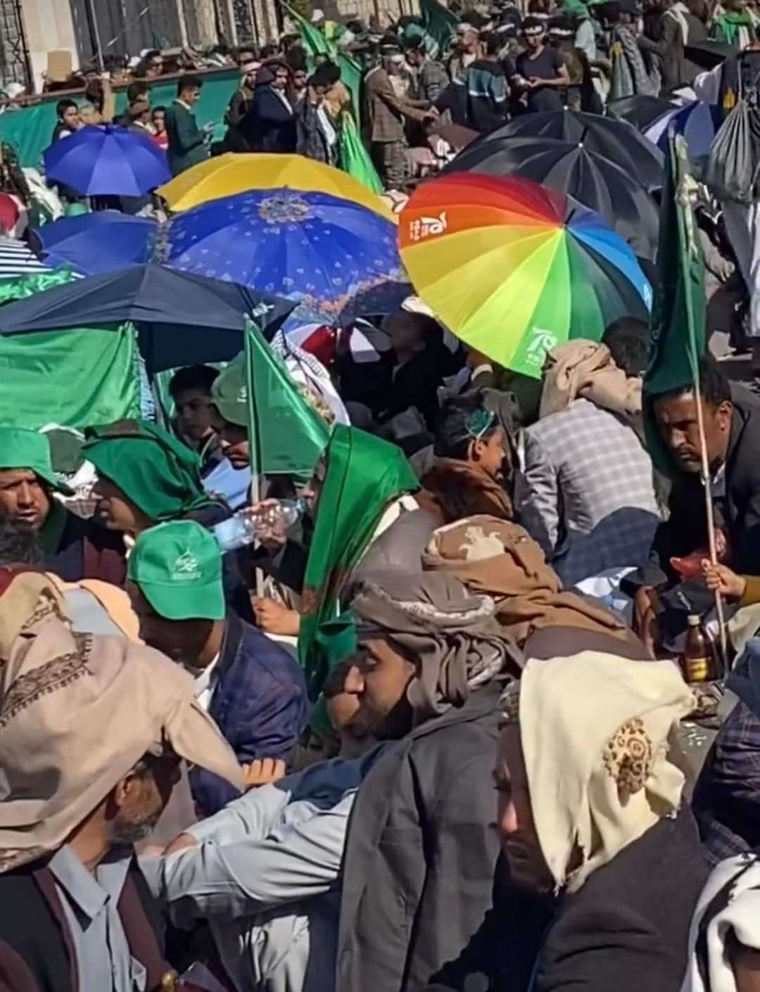 اليمن تعيش الصدمة بعد إشهار أول زواج مثليين ومنظمة دولية تنقلهما للخارج لحمايتهم من القتل.. صورة