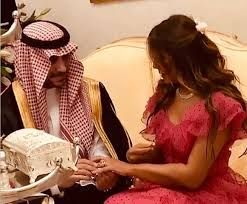 مذيعة قناة إم بي سي تستضيف شابا وسيما لتعلن الزواج منه بعد أشهر (لن تصدق من يكون)