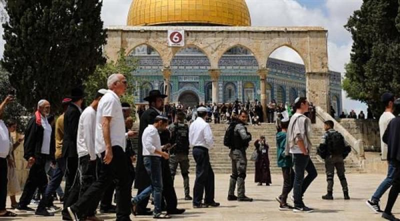 مئات المستوطنين يقتحمون باحات الأقصى في ثالث أيام عيد العرش