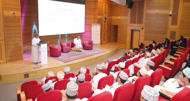 قراءات فـي المصادر الحضارية العمانية فـي المنتدى الأدبي