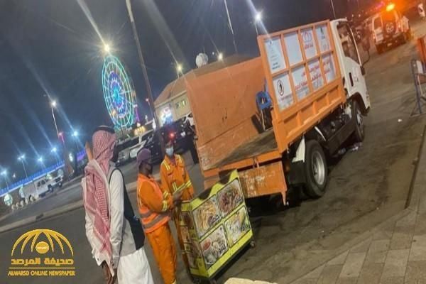 السعودية.. مقيمة تتجول بعربة لبيع البطاطس وعند مداهمة دورات المياه كانت المفاجأة!.. صور