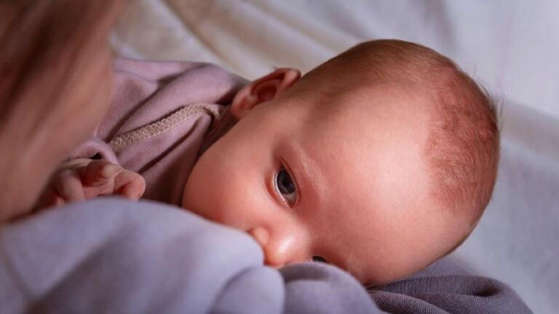 امرأة سعودية تعترف لزوجها ان المولود ليس ابنه.. والنهاية تقشعر لها الأبدان !