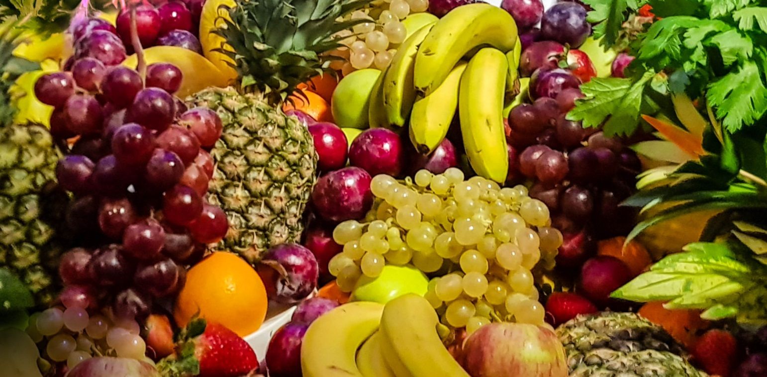 فاكهة لذيذة تضبط السكر وتحميك من مرض قاتل لا يرحم.. تعرف عليها