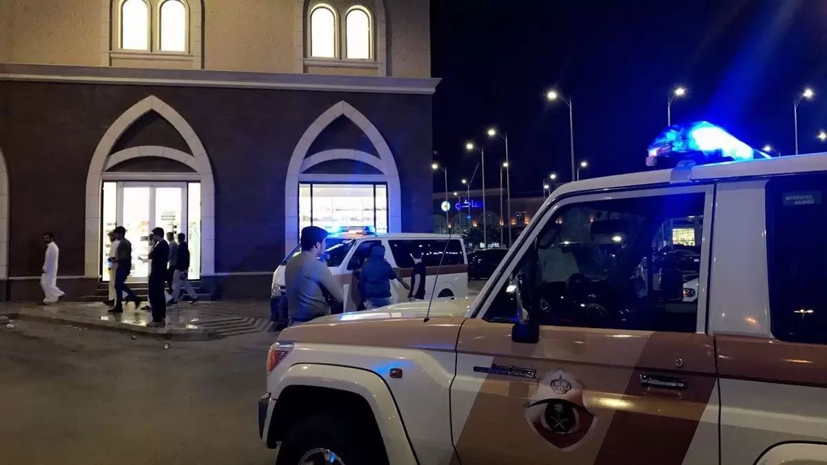 ما هي عقوبة شاب وفتاة سعودية بعد ضبطهما في جلسة رومنسية بمقهى؟ سيصدمك الجواب