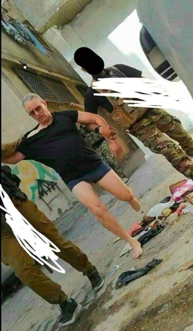 صورة تثير مواقع التواصل الاجتماعي و وسائل الإعلام لحظة القبض على الجنرال الإسرائيلي نمرود علوني وأسره على يد المقاومة