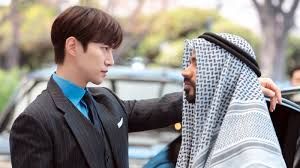 السعوديين يشتاطون غضبا بعد ظهور أمير سكران في ملهى ليلي !