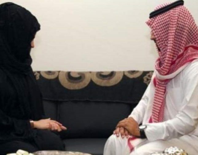 سعودي يعاقب زوجته بطريقة صادمة لرفضها الطبخ لضيوفه .. لن تصدق ماذا فعل !