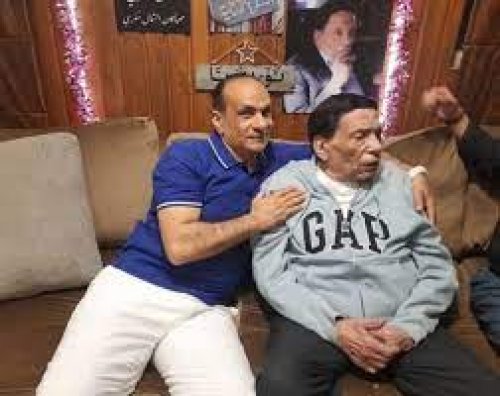 حزن كبير .. النجم عادل إمام مصاب بالزهايمر،، ولم يعد يتذكر حتى أبنائه،، تسريب مقطع فيديو صادم له أبكى الجمهور العريض بشده!!