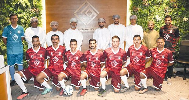 فريق الصقر بإزكي يدشن قميصه الجديد