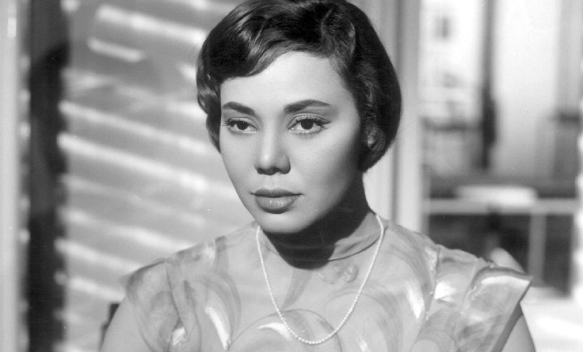 من هي الفنانة التي رفضت مشاهد القُبل في افلامها وقبلت فيهن مع رشدي أباظة لتقاطعها اسرتها واصيبت بهذا المرض قبل وفاتها ؟