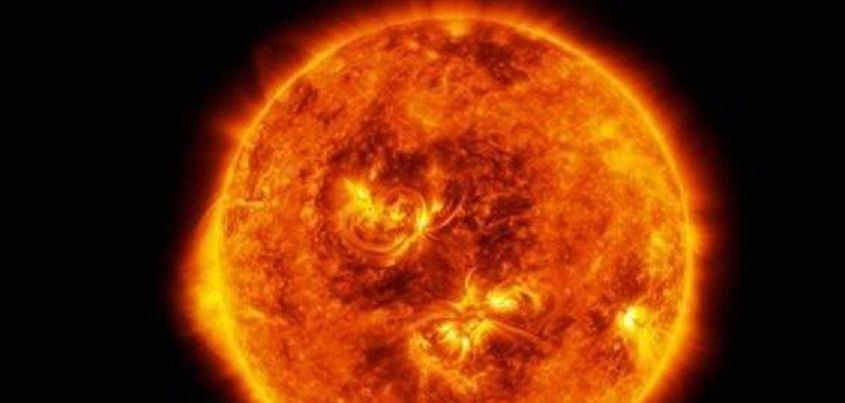 عواصف شمسية تصهر لحوم البشر.. علماء يحذرون من دمار الأرض واقتراب نهاية العالم !!