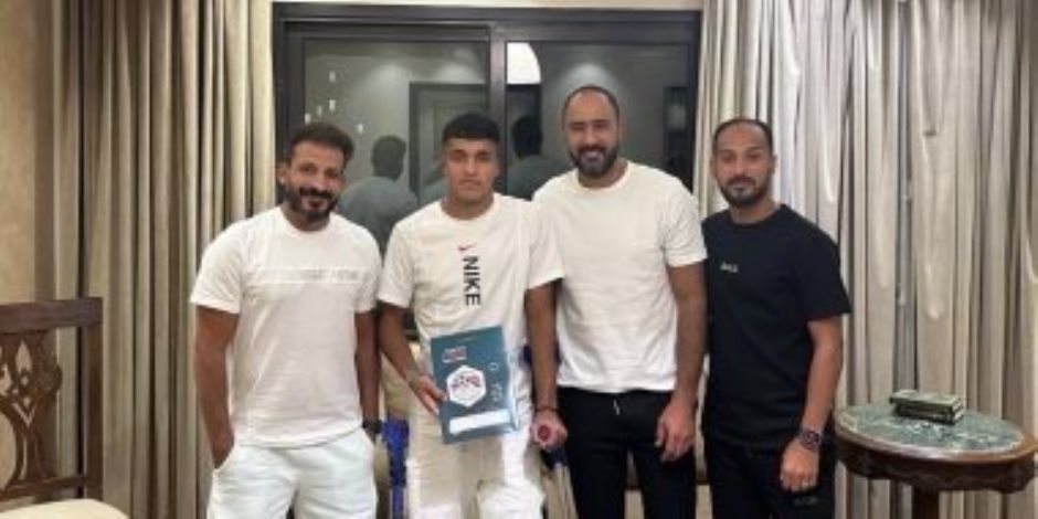 عمر سيد معوض يوقع للأهلي لمدة أربع سنوات