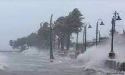 كارثه طوفان كبير في السعودية كالجبال يفاجئ الناس كل المياة في العالم ضربت الطائف المدينة صارت بحر!!