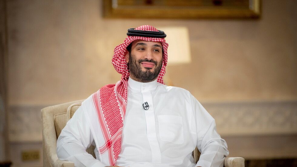 ولي العهد السعودي بن سلمان يقدم هدية ثمينه لصاحب مطعم رفض استلام قيمة فاتورة العشاء
