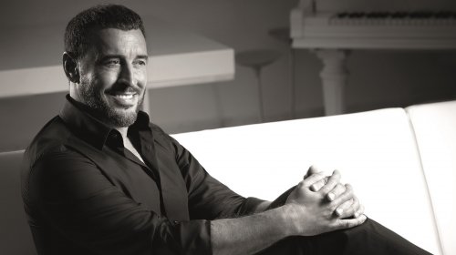 برغم كبر سنه.. كاظم الساهر يصعق جمهوره ويتزوج بفتاة مراهقة شديدة الجمال... تفاصيل تكشف لاول مرة: شاهد بالفيديو!!