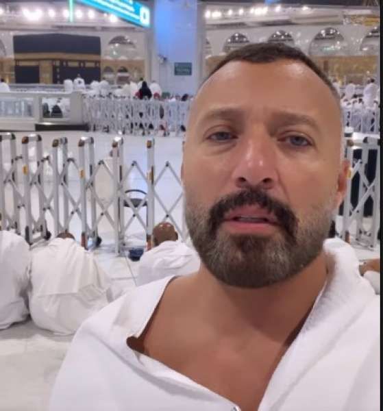 شاهد.. أحمد فهمي يدعم القضية الفلسطينية من مكة المكرمة