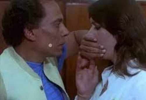 كنت من الجاهلين "..فنانة مصرية حسناء تعيد نشر وثيقة قديمة لها تتبرأ فيها من أفلامها بعد اداء مناسك العمرة!!