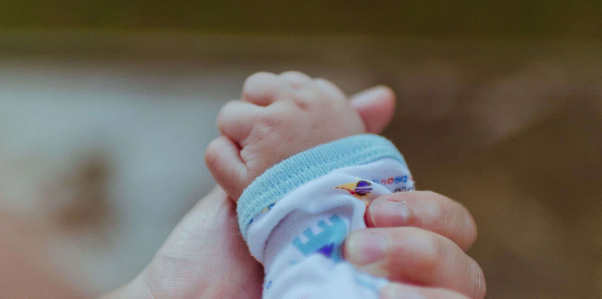 قرار ملكي يسر جميع الوافدين بإعطاء مواليدهم هذه الامتيازات لأول مرة في تاريخ السعودية