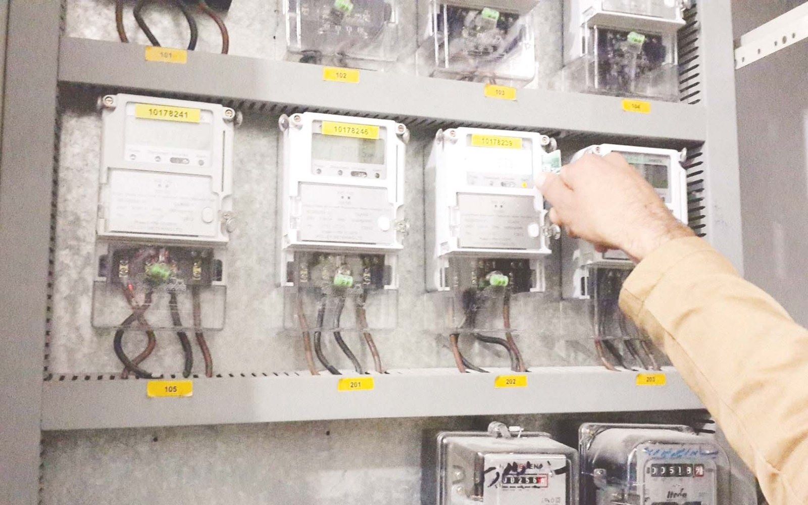 اختراع جهاز جديد باليمن ادهش العالم يغنيك عن الكهرباء.. اتفرج