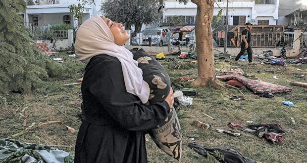 غداة مجزرة المعمداني .. الاحتلال يصعد العدوان بعشرات الشهداء معظمهم نساء وأطفال