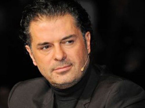 بعد عدم السماح لها بإستكمال أغنيتها.. الفنان اللبناني راغب علامة يتصرف بطريقة غير متوقعة تجاة متسابقة مصرية لن تتوقعوا ماذا فعل!!