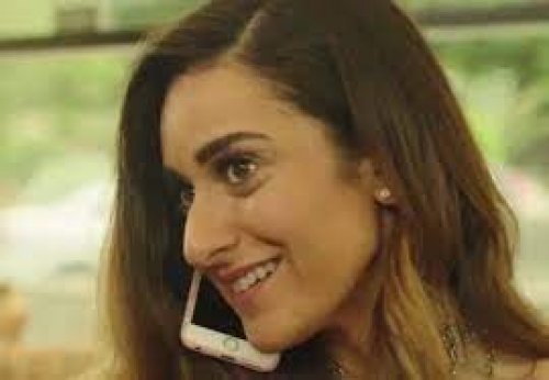 من عاملة نظافه تشحت لا تجد قوت يومها الى أبرز نجمة شهيره.. تعرف على قصة الفنانة التي لعب الحظ دورا كبيرا في حياتها!