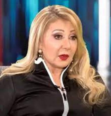 الفنانة نادية الجندي تتمنى أن تحذف هذه الصورة "المخزية" من تاريخها الفني تماما.. لن تصدق كيف كان شكلها..
