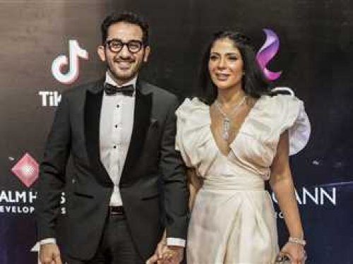 بعد شائعات طلاقهم.. فارق السن بين منى زكي وأحمد حلمي سيصدمكم!