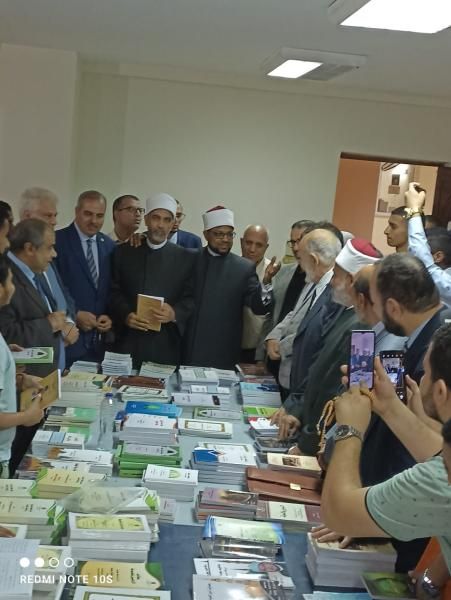 إقبال كبير على إصدارات الأوقاف في أول أيام معرض الكتاب بكلية الدعوة...