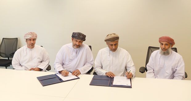 هيئة الطيران المدني واللجنة العمانية للرياضات الجوية توقعان مذكرة تفاهم لتنظيم الرياضات الجوية