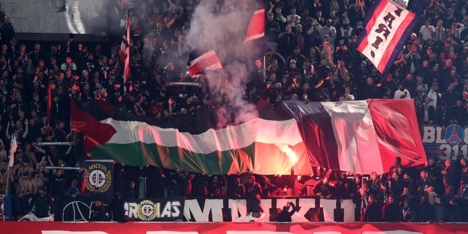 جماهير باريس سان جيرمان تعلن دعم فلسطين فى دورى أبطال أوروبا.. صور