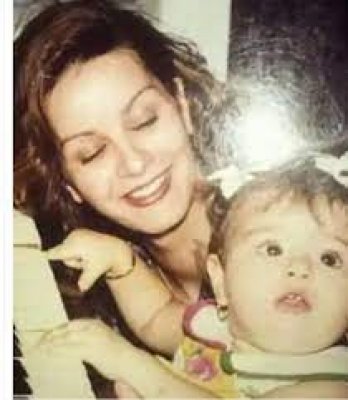 هذه الطفلة جاءت عن طريق الانابيب لكنها أصبحت من أجمل واشهر الفنانات حالياً.. المفاجأة انها تزوجت فنان ابن ممثل شهير!