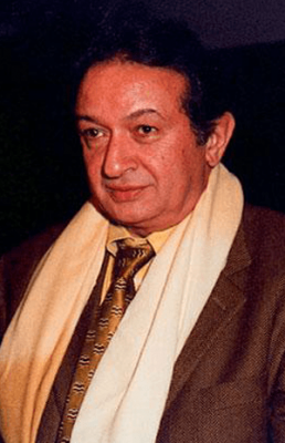 أول صورة لوالدة نور الشريف الذي تركته في طفولته لتتزوج فكرهها عندما كبر ورفض مقابلتها.. لن تصدقوا من هي!