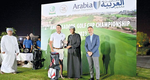 عزان بن قيس والمعمري يتوجان بلقب بطولة كأس السفراء للجولف
