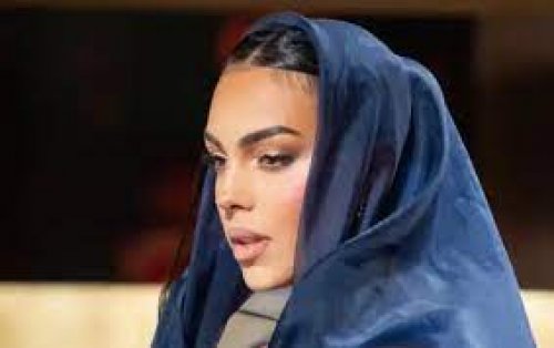 جورجينا تفاجئ الجميع بظهورها الأخير في موسم الرياض.. والجمهور يهاجم طريقة اظهارها للمجوهرات!!