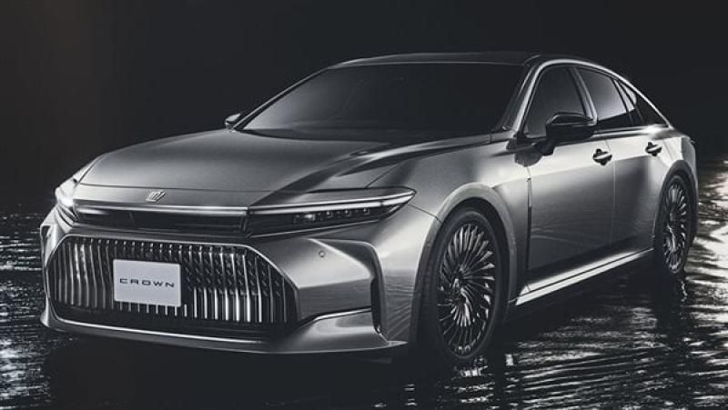 تويوتا تطلق سيارة كراون الجديدة كليًا في اليابان
