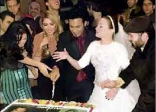 مي عز الدين تنهي عنوستها الطويلة أخيراً بزواجها من فنان شهير في الوسط الفني!! لن تصدّق من هو!